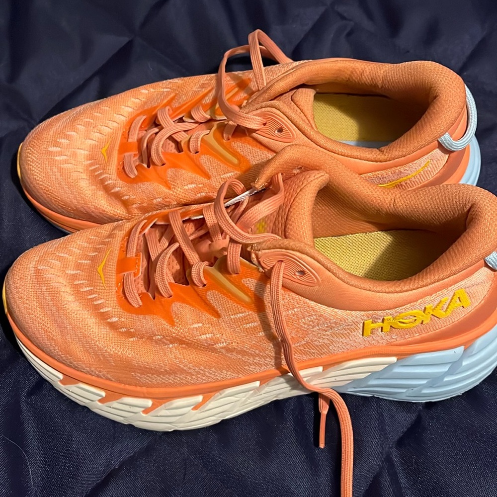 Hoka women’s size 8.5b like new worn twice